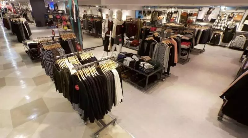 連續10年!NET封館「讓家扶兒免費挑衣服」 10年捐上億弱勢母落淚:「女兒第1次穿新衣...」
