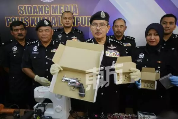 男子自稱警員亮槍恐嚇