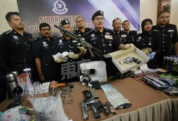 男子自稱警員亮槍恐嚇