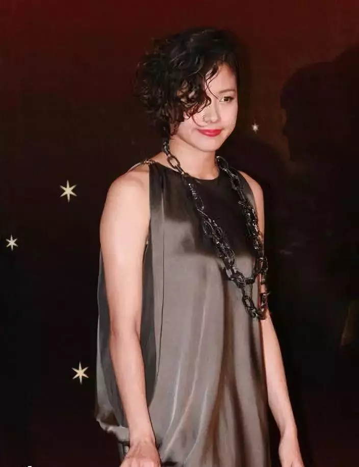 被罵小三專愛有婦之夫,與恩師決裂遭封殺…她的段位可真不低!