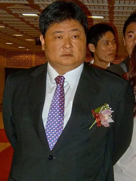顏清標4個兒子都「把校花娶回家」當老婆!如今顏家「唯一的女兒」曝光,34歲的她.....