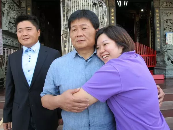 顏清標4個兒子都「把校花娶回家」當老婆!如今顏家「唯一的女兒」曝光,34歲的她.....