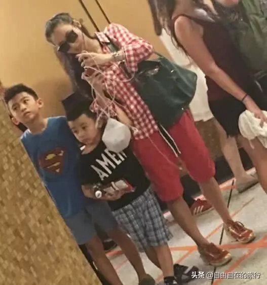 張柏芝12歲兒子近照曝光,濃眉大眼像漫畫裡的王子,基因太強大