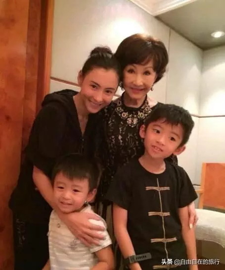 張柏芝12歲兒子近照曝光,濃眉大眼像漫畫裡的王子,基因太強大