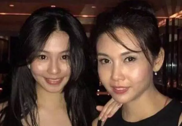 邱淑貞女兒19歲了,花容月貌身材妙曼,母女同框氣質不輸媽媽