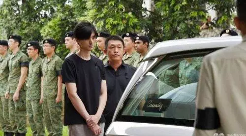 【內有多圖】馮偉衷真的走了! 追思會出席藝人 + 舉殯 + 軍事葬禮, 『最完整的出殯現場全記錄』