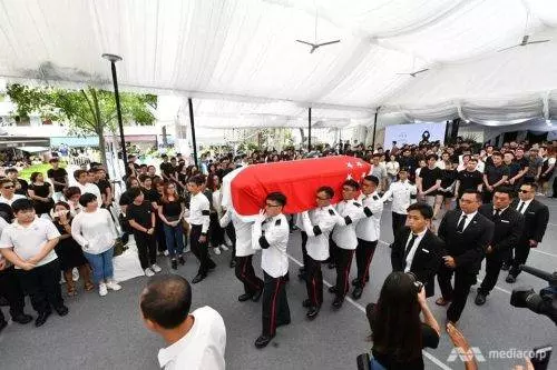 【內有多圖】馮偉衷真的走了! 追思會出席藝人 + 舉殯 + 軍事葬禮, 『最完整的出殯現場全記錄』
