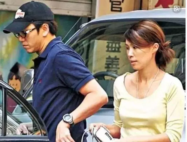 一婚娶港姐,二婚拿下助理,三婚娶小20歲嬌妻,網友:羨慕不來~
