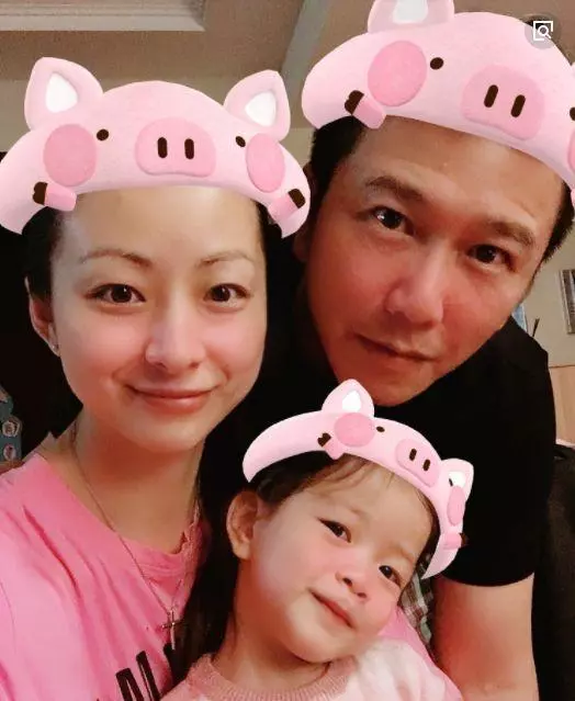 一婚娶港姐,二婚拿下助理,三婚娶小20歲嬌妻,網友:羨慕不來~