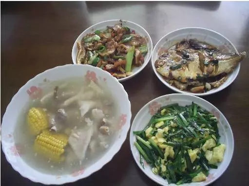 婆婆撿破爛五年,存筆錢被兒媳偷走,打開袋子數完錢,兒媳報了警