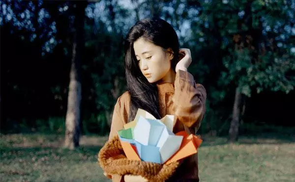 女兒拿我的手機給前夫發「重婚吧」,看到回復後我泫然淚下,晚上女兒一反常態:媽媽還有我