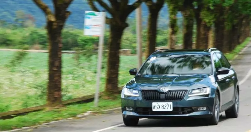 人妻的願望 2019年式 Superb combi sportline