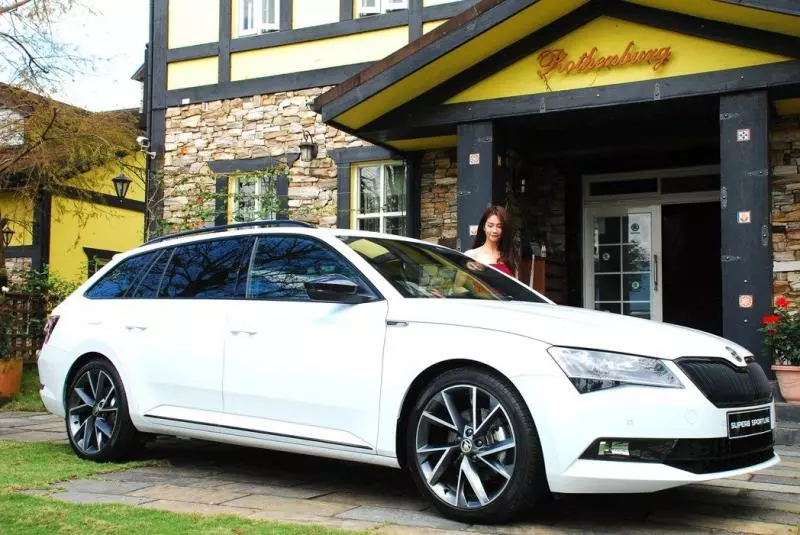 人妻的願望 2019年式 Superb combi sportline