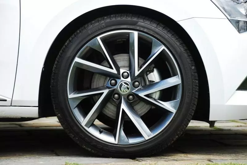 人妻的願望 2019年式 Superb combi sportline