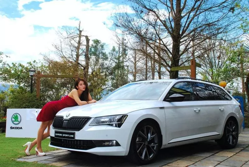 人妻的願望 2019年式 Superb combi sportline