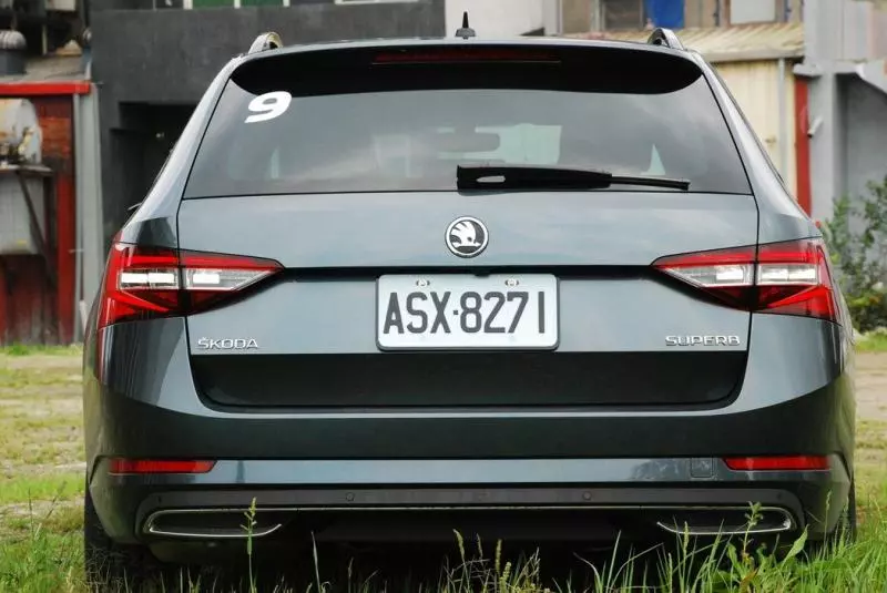 人妻的願望 2019年式 Superb combi sportline