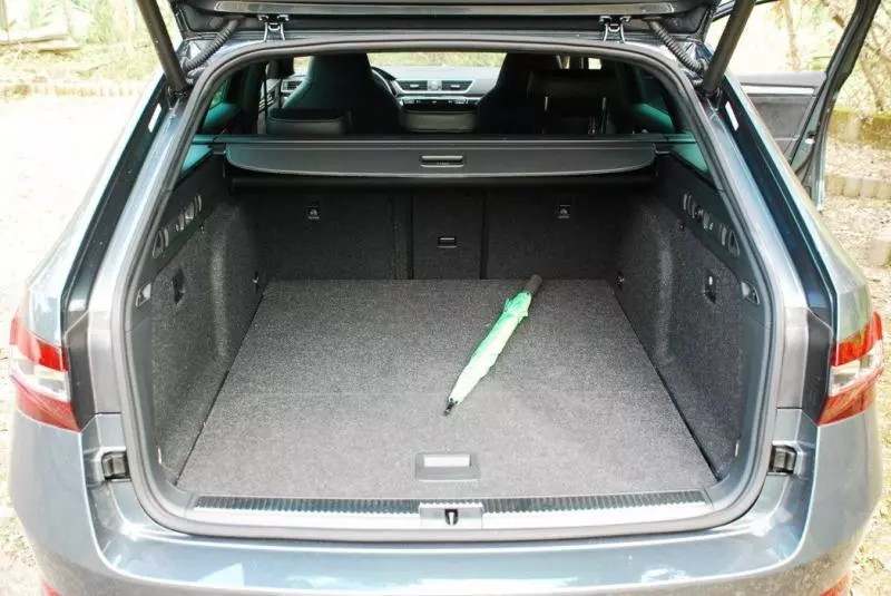 人妻的願望 2019年式 Superb combi sportline