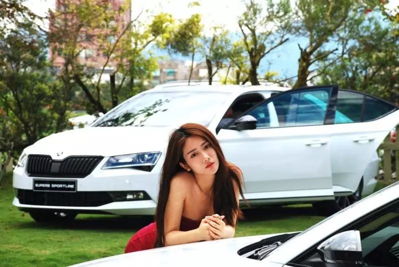 人妻的願望 2019年式 Superb combi sportline