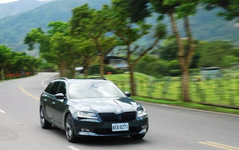 人妻的願望 2019年式 Superb combi sportline