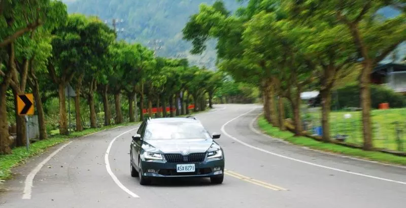 人妻的願望 2019年式 Superb combi sportline