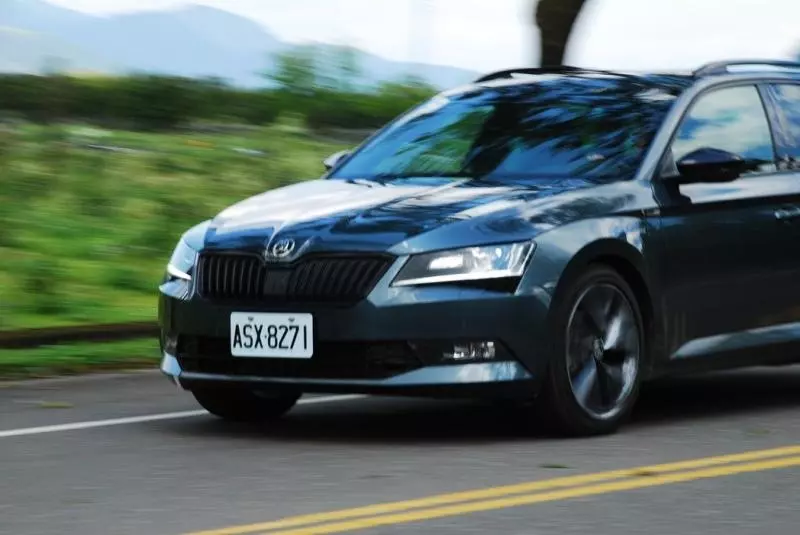 人妻的願望 2019年式 Superb combi sportline