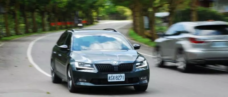 人妻的願望 2019年式 Superb combi sportline