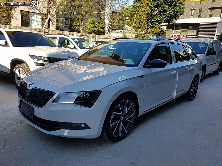 人妻的願望 2019年式 Superb combi sportline