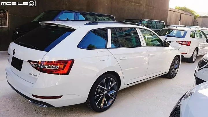人妻的願望 2019年式 Superb combi sportline