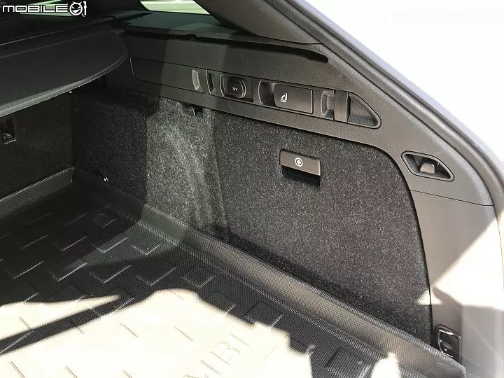人妻的願望 2019年式 Superb combi sportline