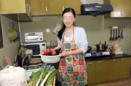 老公月薪十萬每月只給我三百零花,我姐來一趟後,老公奉上全身家
