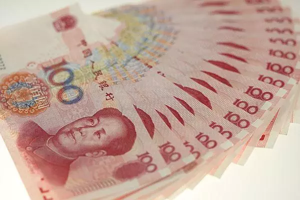 老公月薪十萬每月只給我三百零花,我姐來一趟後,老公奉上全身家