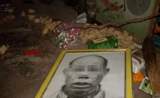 我深愛老公,他去世我為他守寡十年,翻到一段錄音,我砸了他遺像