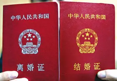老公床頭櫃里放了一洗髮水,家裡的用完後我拿來用,打開後我離婚