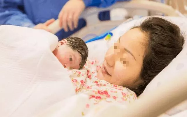 婆婆來照顧我坐月子,一餐飯兩個鍾都沒搞定,我走進廚房哭成淚人