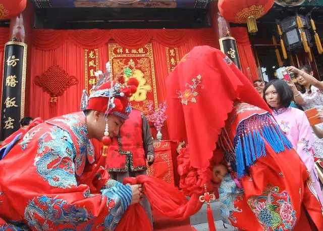 妹妹年薪百萬卻突然去世,妹夫立馬另娶,見著新娘我嚇得暈倒!