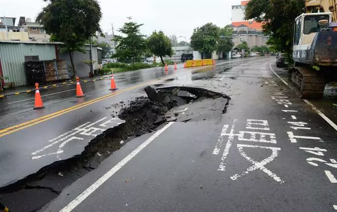 高雄馬路能不爛嗎?一張圖看懂日本與高雄鋪路差別