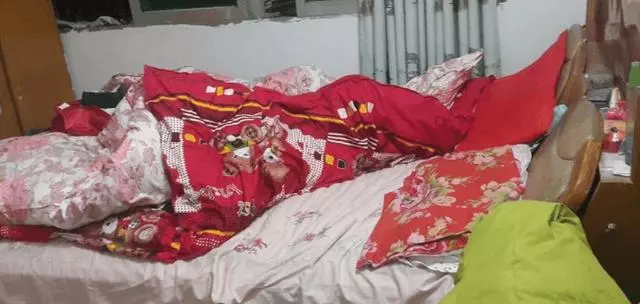 我剛出月子第一天老公就要求我同房,隔天公公一開口,我沒臉見人