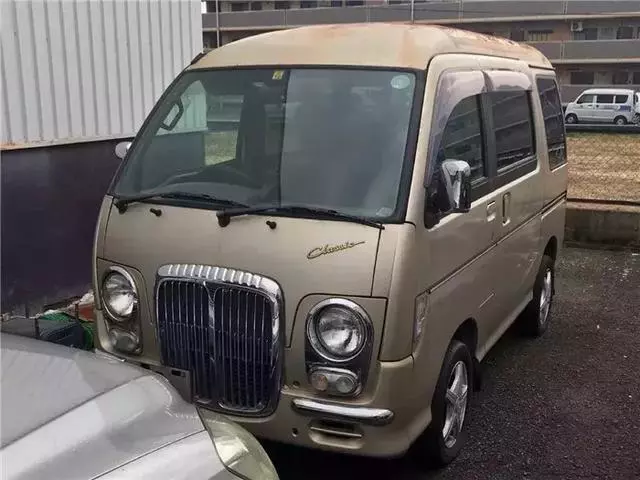 鏟屎官為愛貓「改裝麵包車」!秘密基地「設備超齊全」:慘了...不回家了