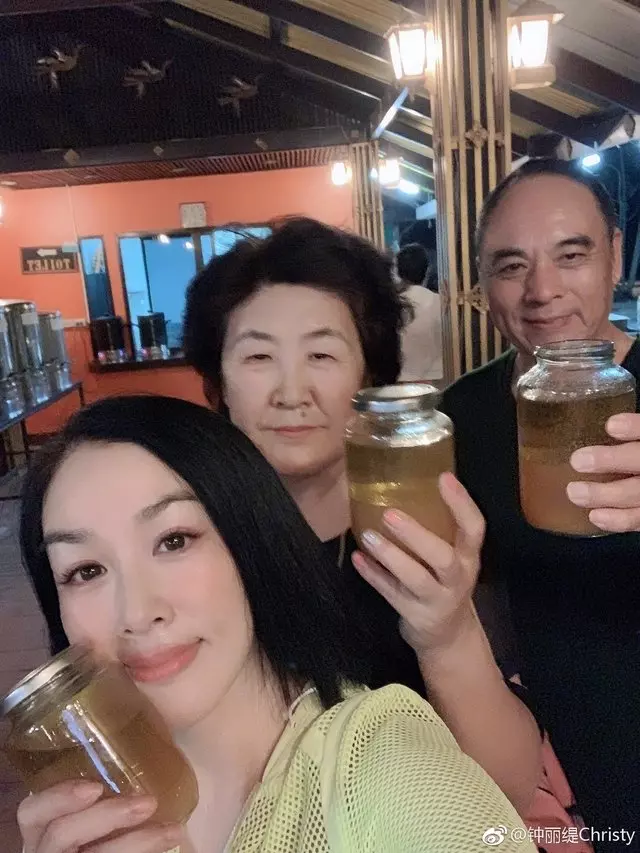 鐘麗緹「到泰國排毒」專業網友一看:你伊能靜2.0?