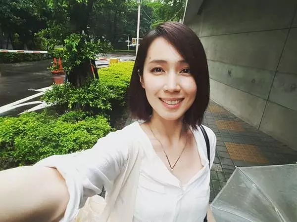 離婚5個月,鄭人碩鬆口認追小薰1個月,女方不避諱回應「感受到他的溫暖!」