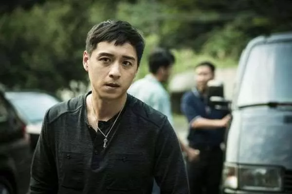 離婚5個月,鄭人碩鬆口認追小薰1個月,女方不避諱回應「感受到他的溫暖!」
