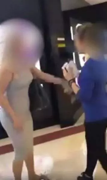 【發生在KL 購物廣場】 大馬名人助理當眾打女銷售員!女主角身份曝光~