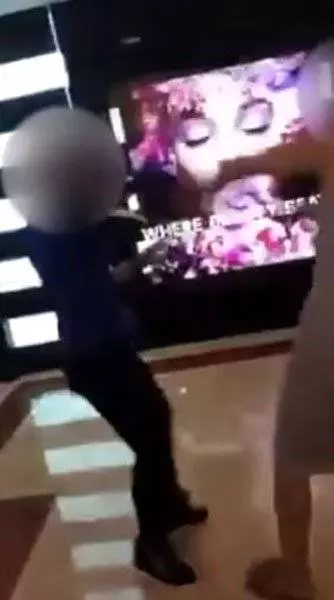 【發生在KL 購物廣場】 大馬名人助理當眾打女銷售員!女主角身份曝光~