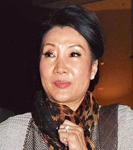 時間能把渣男變傳奇?洪金寶大方承認緋聞藏得好,感激老婆24年婚姻全靠忍…