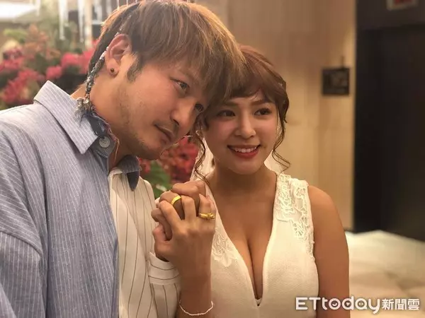 KID拋震撼彈!甜蜜「擁吻熊熊」大放閃,見習婚禮「十指緊扣秀出對戒」:我們要結婚了❤