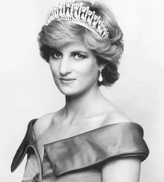 她花34年弄走黛安娜...好不容易爬上正位 卻成為「全英國地位最低下的皇室」連女王都不想正眼看她