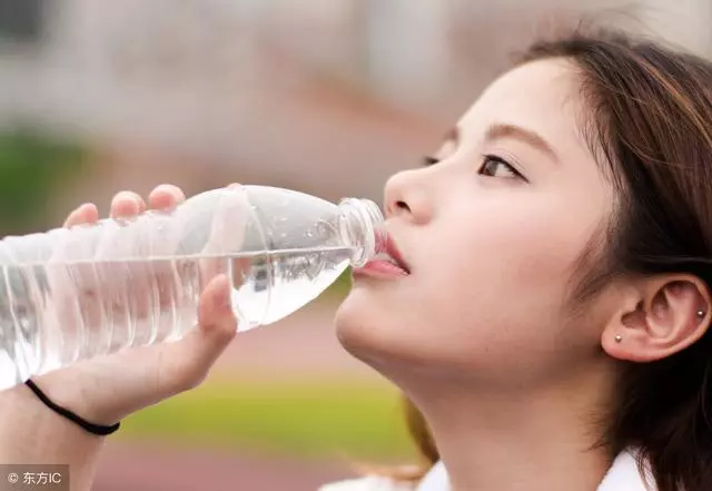 這樣喝水最養胃!喝水養生記住這4個數