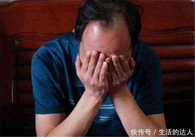 妻子總是加班!丈夫「懷疑有問題」,偶然看見妻子「換下的高跟鞋」卻讓他當場愣了!