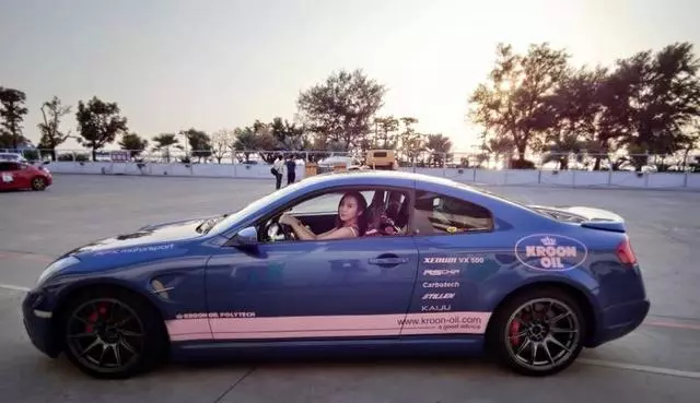 台灣最美性感女賽車手,身材好到爆,車技一級棒