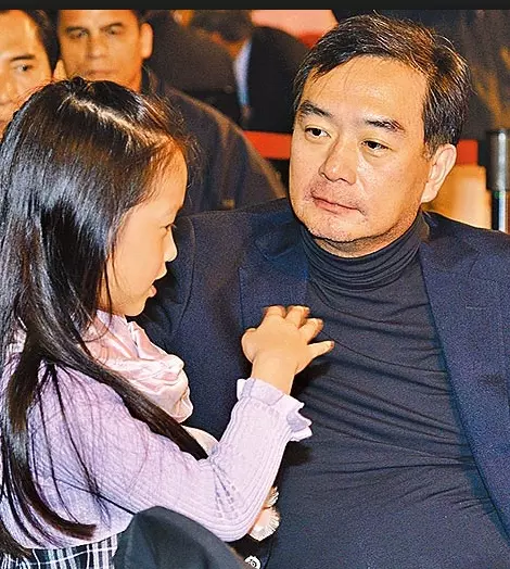 【道別嚴凱泰】13歲女兒追思父親:「我沒再哭但很想你」 哀慟喊「你們大人都這樣...」萬人心疼